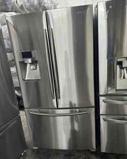 3-Door Samsung Fridge w/ Water Dispenser
