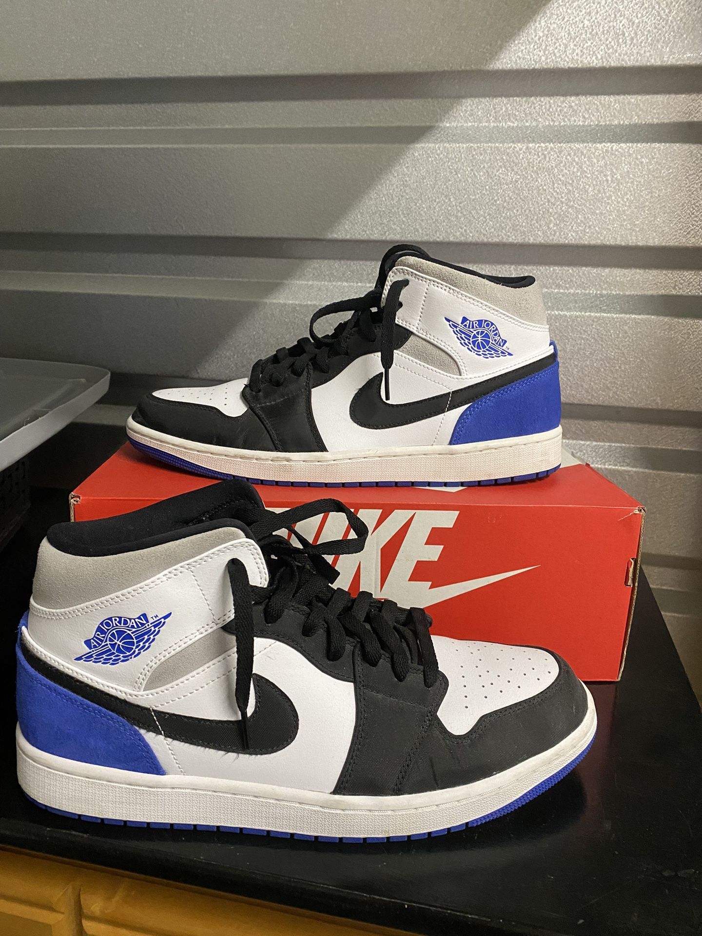 Jordan 1 Mid Royal Blue