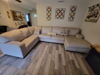 Sectional sofa set in excellent condition