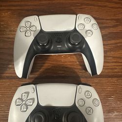 Ps5 With Two Controllers And Charging Dock
