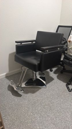 FREE STYLING HAIR CHAIR