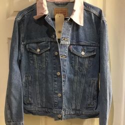 New Women’s Levi’s Ex-boyfriend Trucker Jacket 🧥 Size L 