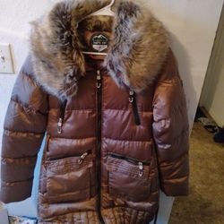 BRAND NEW JACKET .IN PERSON LOOKS EV R N MOR R MAGNIFICIENT.IT HSS AS FUNCTION A L STRAP.