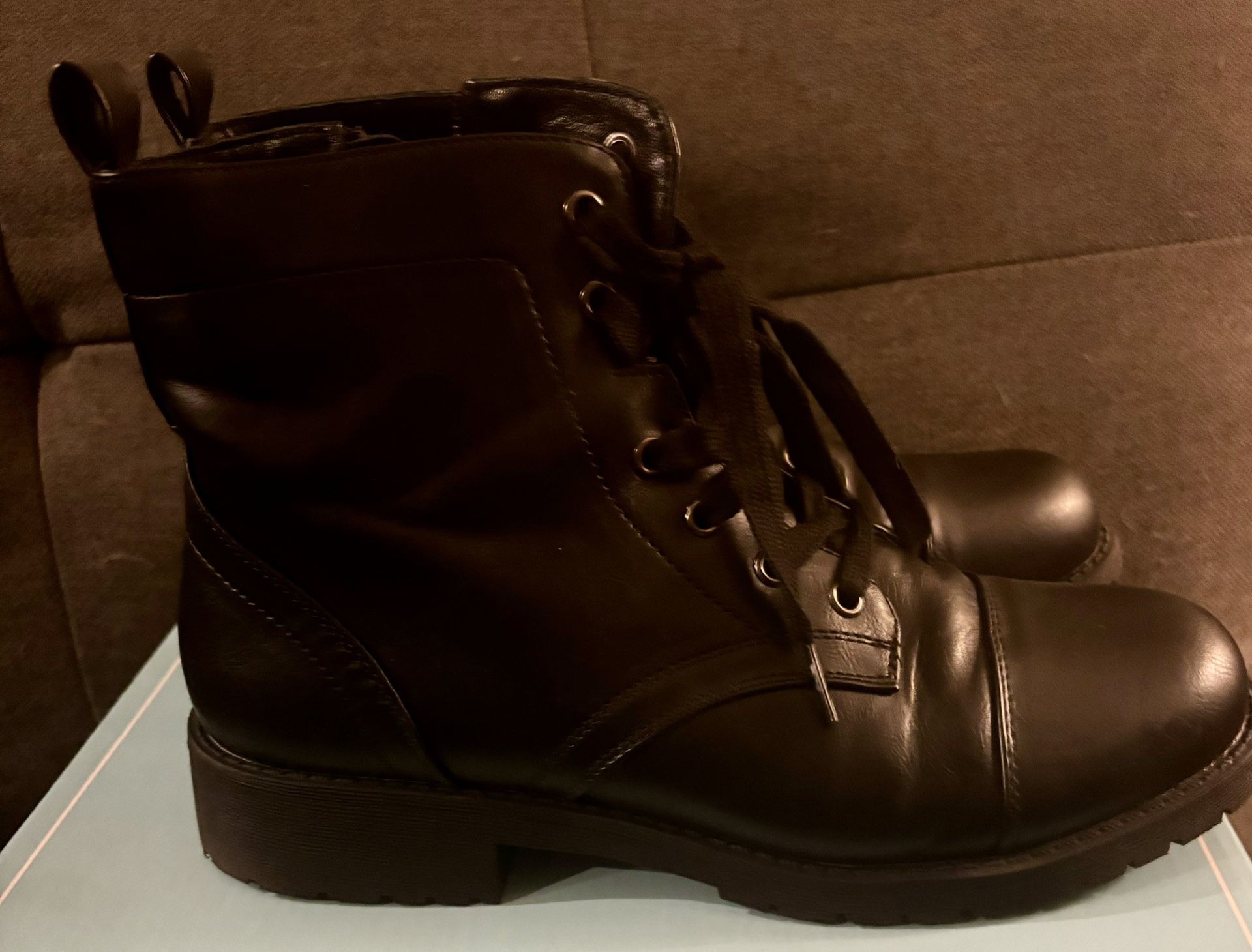 Women’s Lace Up Black Boots Size 7