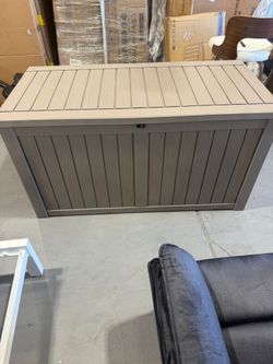 150 Gallon Outdoor Storage Box Waterproof,Weatherproof Deck Boxes Outdoor Lockable( small crack)