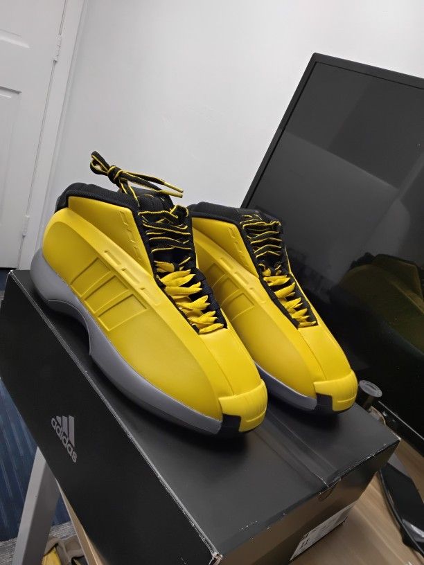 Men's adidas Crazy 1 Sunshine is a retro basketball shoe. Size 11