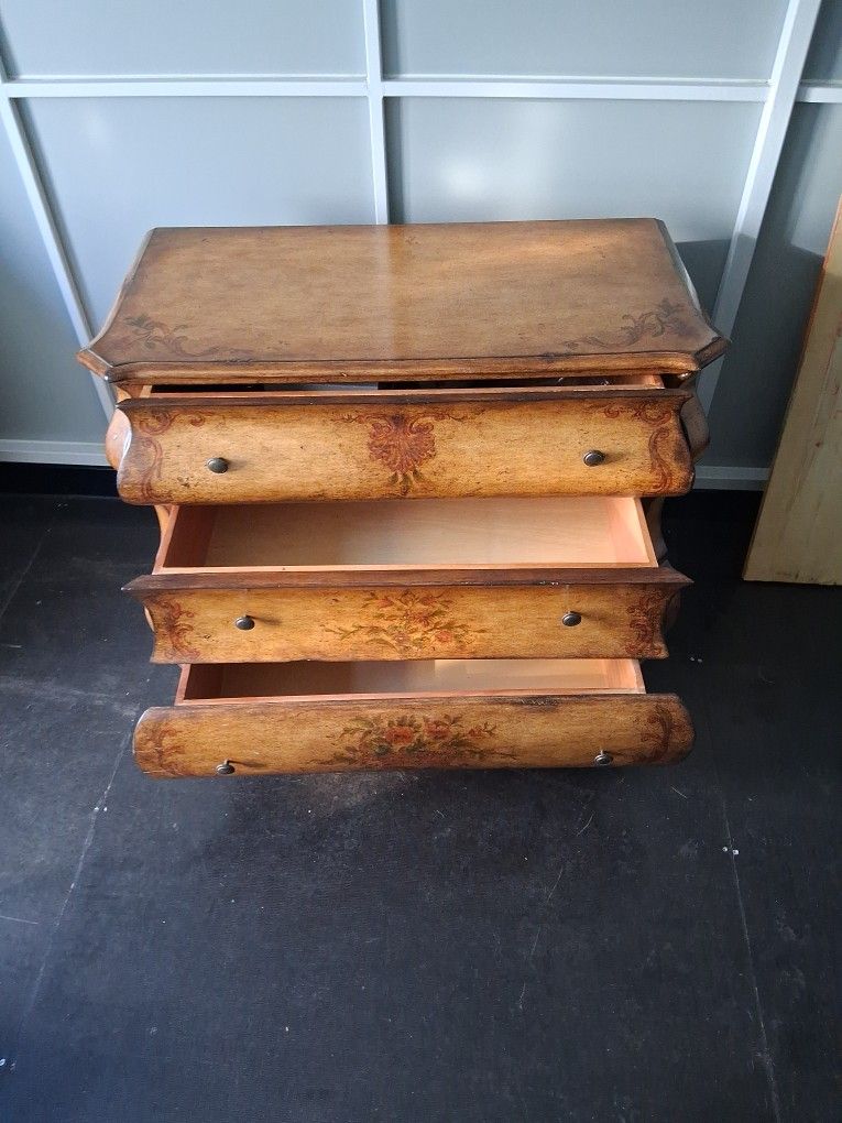 Antique Dresser 65$ I Can Deliver It To You Now