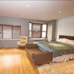 KING Bedframe, headboard and box springs