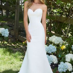 Beautiful Brand New Wedding Dress & Veil With Tags Size 6