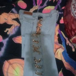 Akira, Pants Size 9 (W28), Bleached Jeans W/ Gold Chains 
