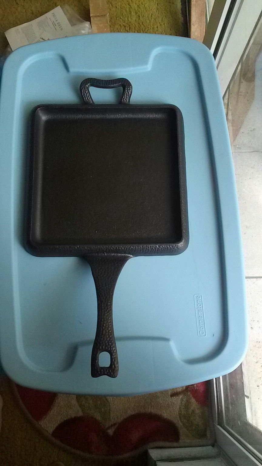 11 inch Paula Deen flat cast iron skillet