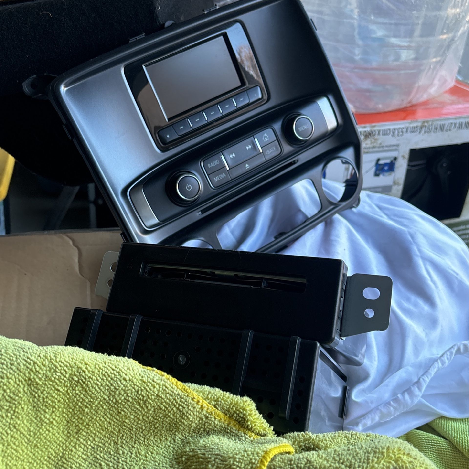 Stock Stereo For 2014-2018 Chevy/Gmc Truck