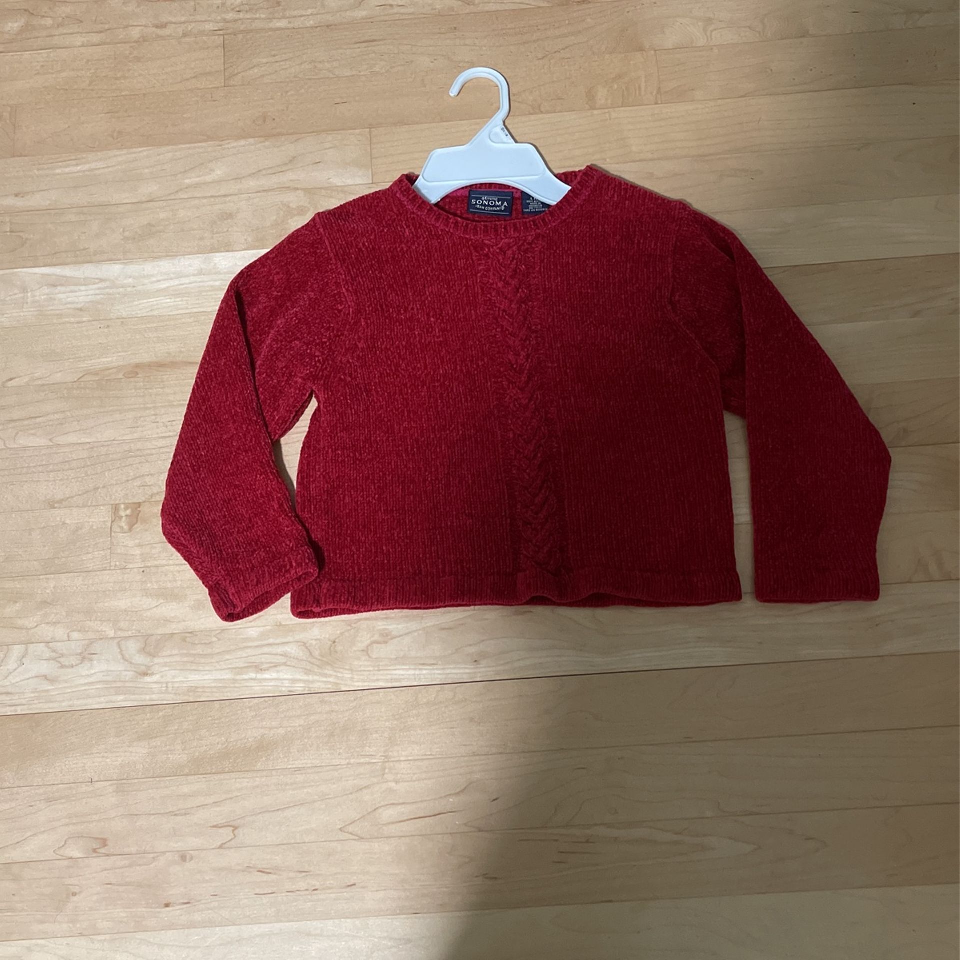 Girls Sweater size 6, Very Good Condition 