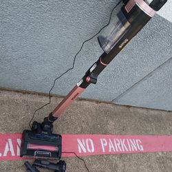 Shark Stratos Cordless Stick Vac Carpet/Hardfloors Clean Sense IQ DuoClean PowerFins HairPro IZ840H