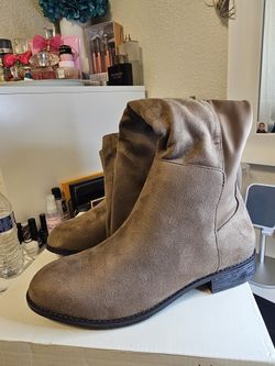 Botas De Mujer Nuevas Size 8