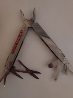 SWISS ARMY VICTORINOX MULTI TOOL