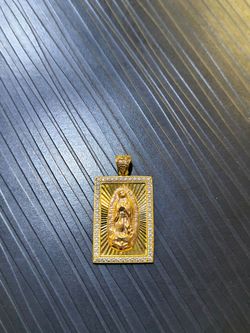 14K virgin Mary pendant 🙏🏽