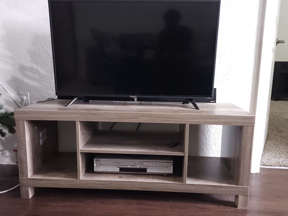 Roku Tv And TV Stand 