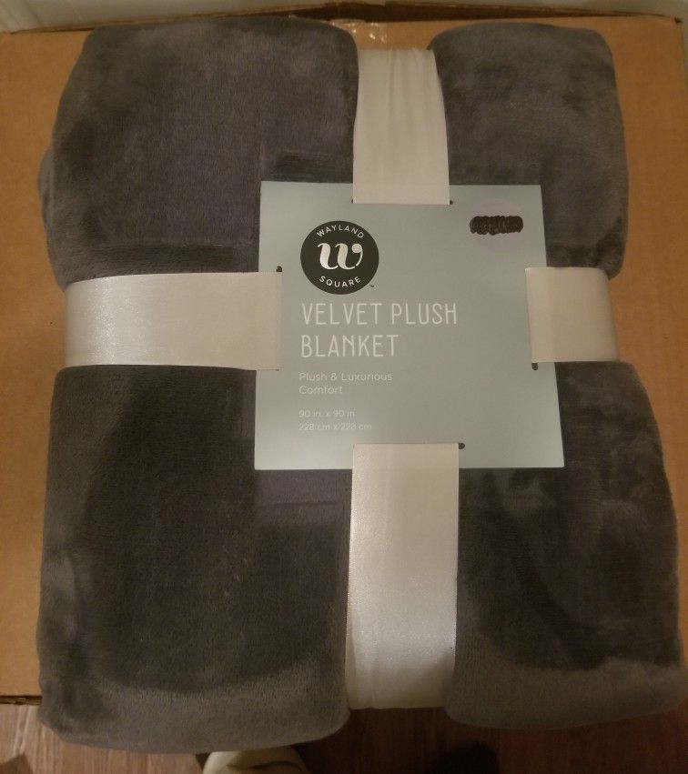Wayland Square Velvet Plush Blanket/Queen/New 