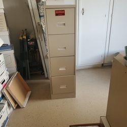 Metal Filing Cabinet  4 Drawers