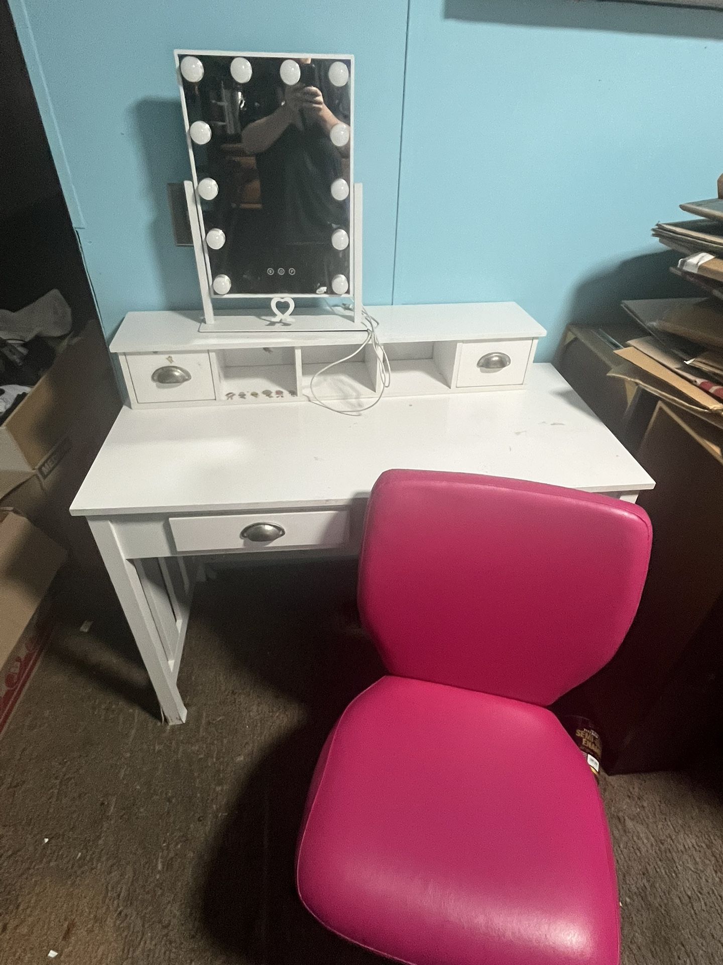 Desk With Make Up Mirror 