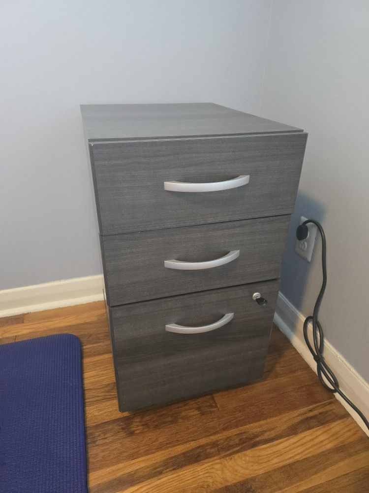 3-Drawer rolling lockable file cabinet will be donated 6/26. Best offer takes it.