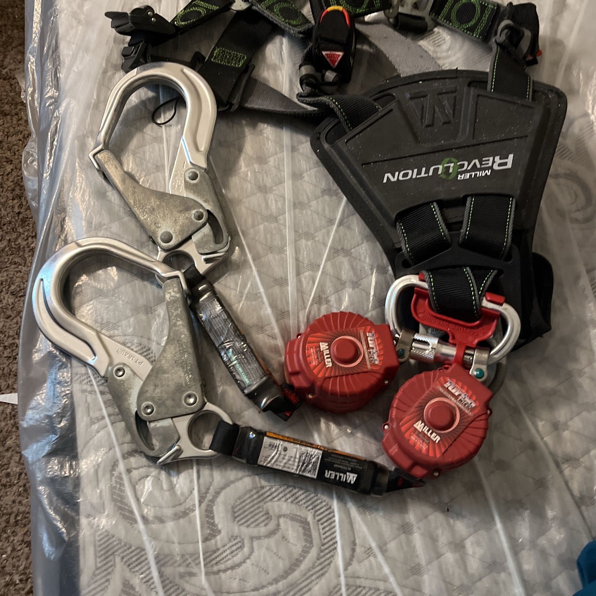 New safety harness open box top of the line