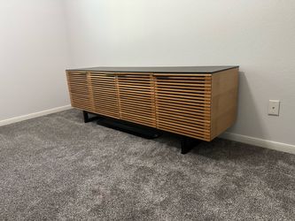 Entertainment Center / TV Stand Cabinet