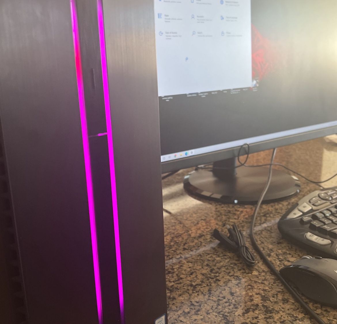 OMEN Desktop 870-224 with 32 Inch Lenovo Monitor.