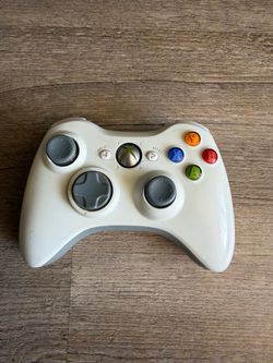 White Xbox 360 Controller