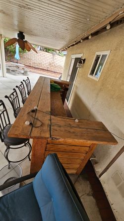 Custom Wooden Bar with 6 Bar Stools