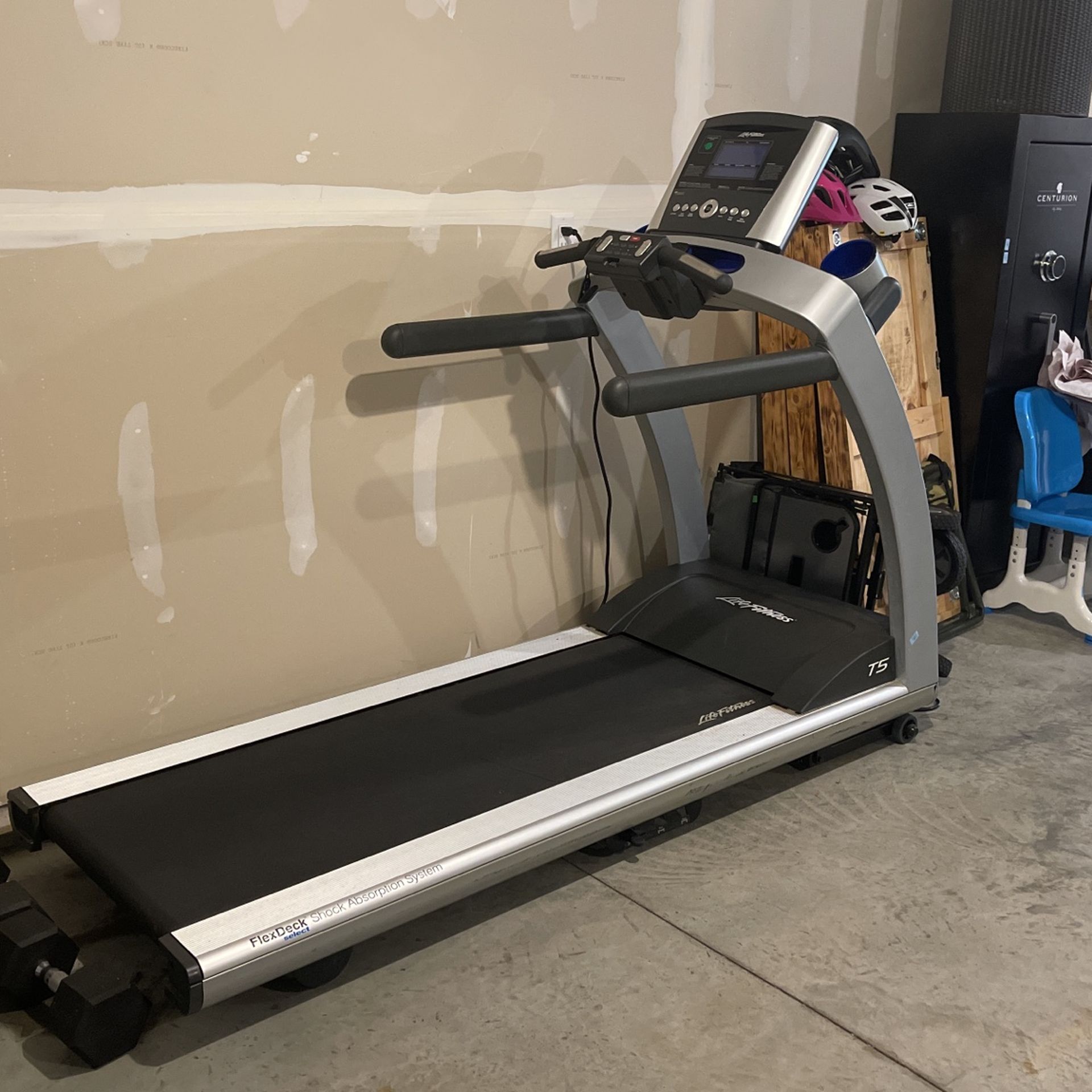 Life Fitness Treadmill 