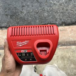 Milwaukee 12v Charger