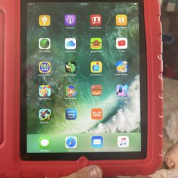 iPad 4th generation iOS 10.3 9.7 Inch Screen Perfect Condition 