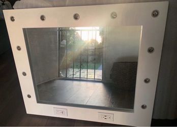 Hollywood Vanity Mirror with Lights