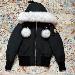 Moose knuckles women’s size small on hand