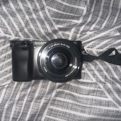 Sony a6000 W/ Lens & Bag