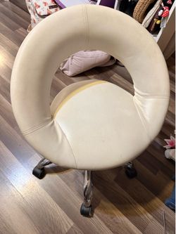 Vanity chair