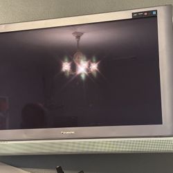 42” Flat Screen Television with Remote & Swivel Wall Mount 