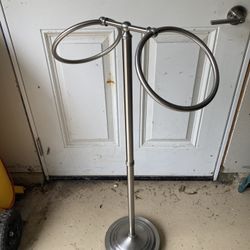Satin Nickel Floor Model Double Towel Ring