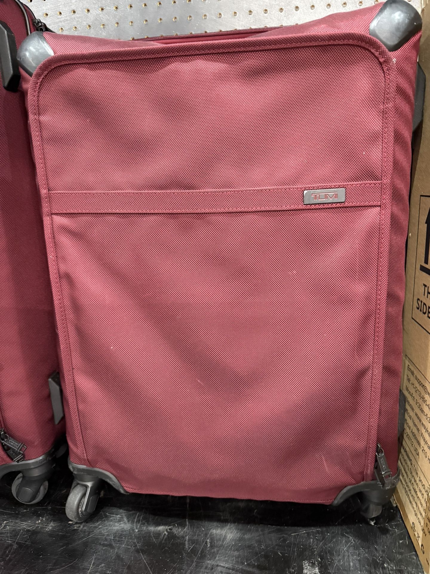 Medium Tumi Series 1 Luggage Wheeled Spinner