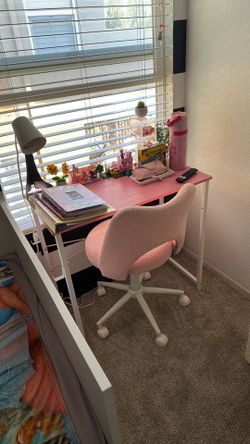 Brand desk and chair everything for $40