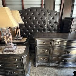 Solid Wood Queen Bedroom Set 