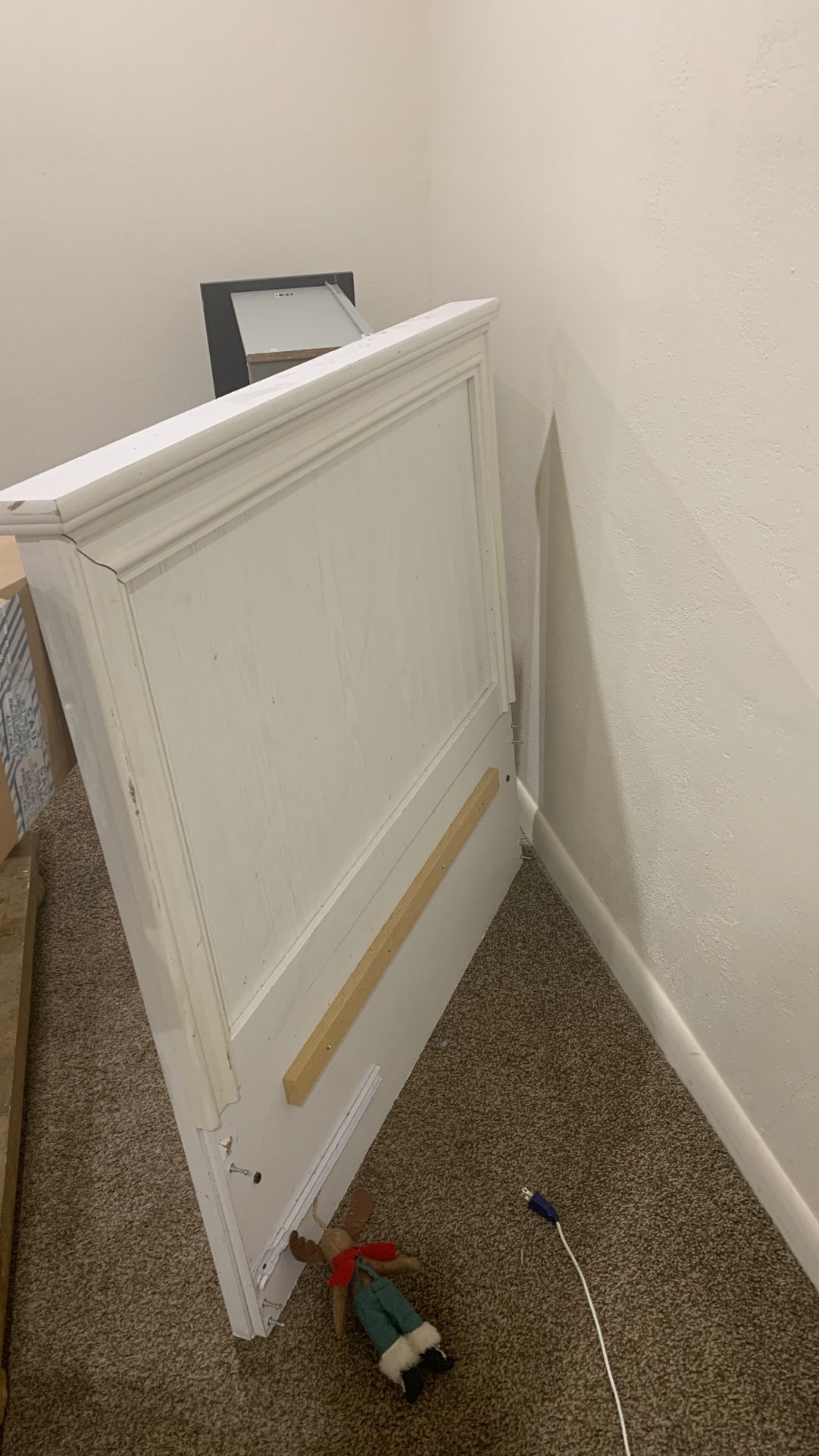 Free twin bed frame comes with all the pieces