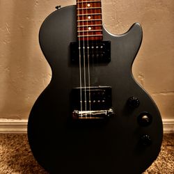 Black Epiphone Les Paul with Amp