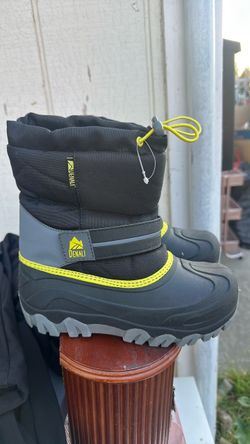 Size 3 snow Boots