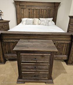Hot Deal! New Solid Wood E-King Bed in Transitional Style
