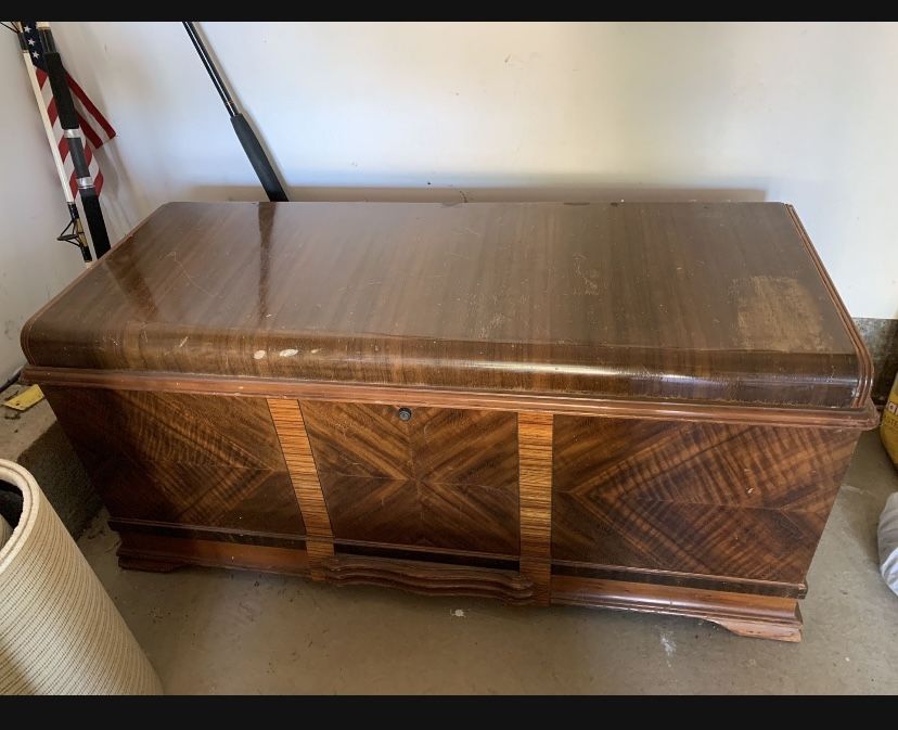 Cedar chest VINTAGE