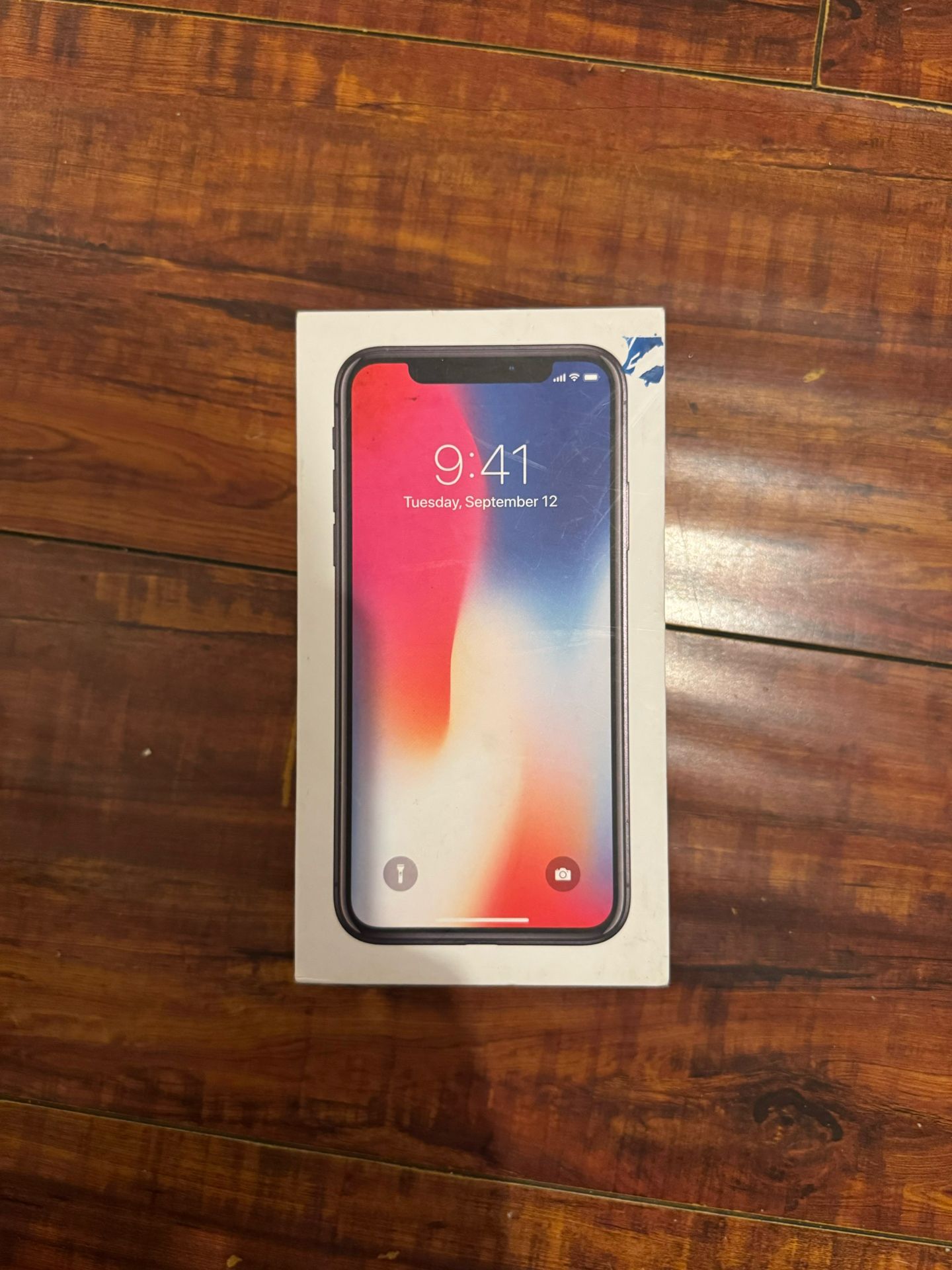 Iphone 10 box