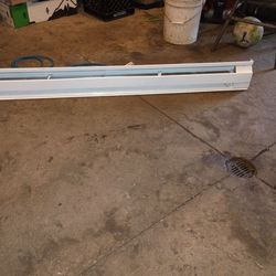 Electric baseboard heater  6'